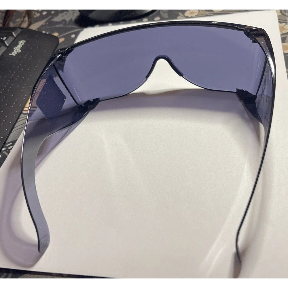 Unbranded solar shield